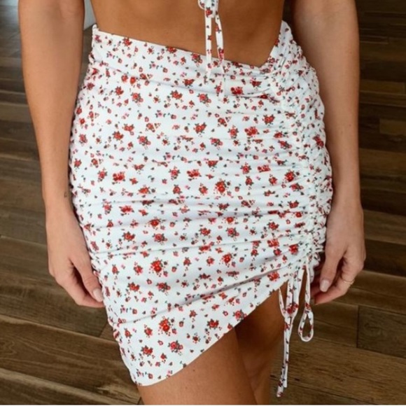 NWOT Tiger Mist set sweetheart neckline backless crop top & asymmetrical skirt. - Picture 2 of 3